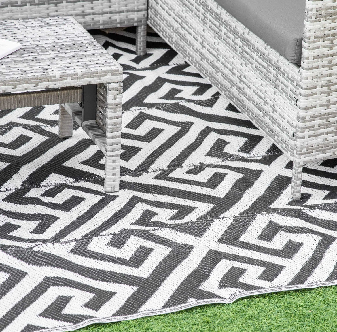 Outdoor rug - black & white