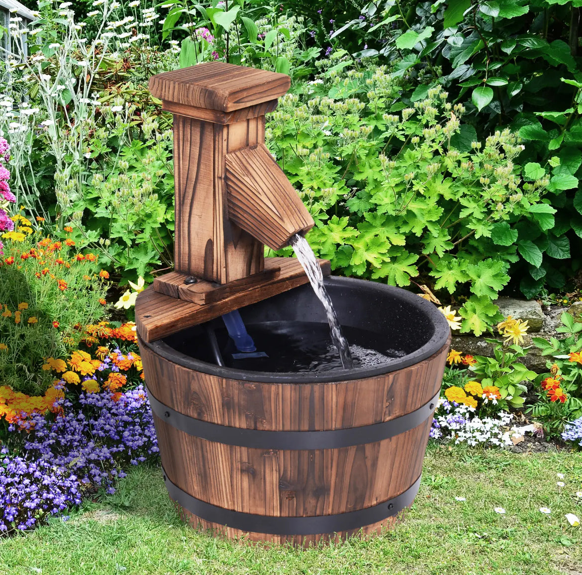 Wood barrel water fountain