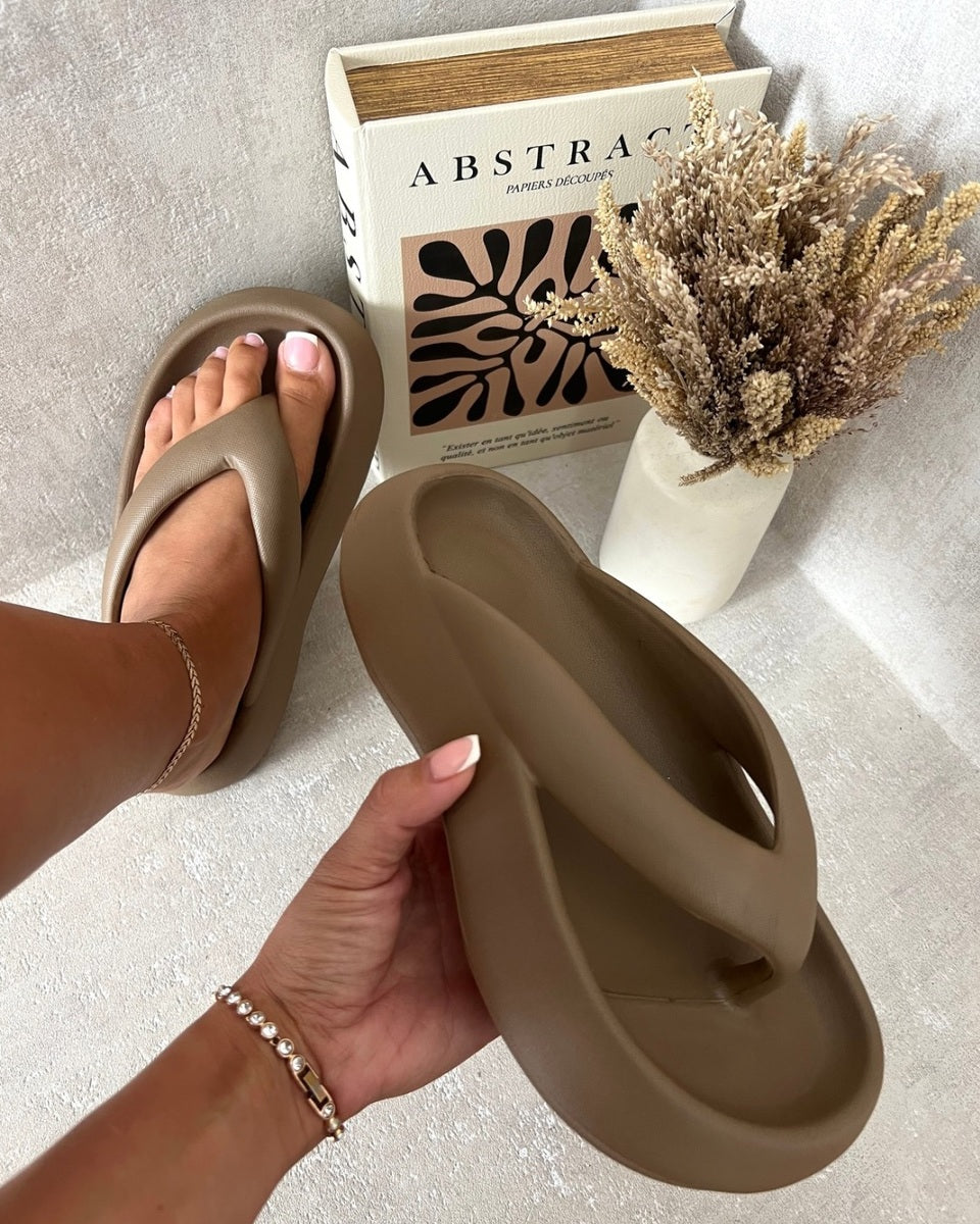 Chunky Platform Flip-Flops Sandals