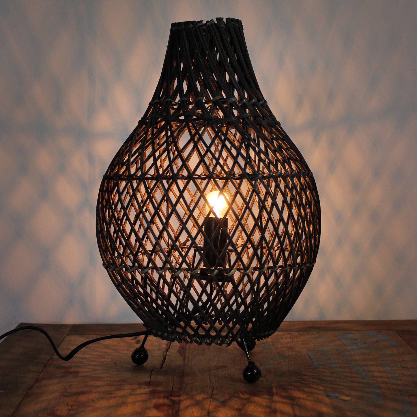 Rattan table lamp